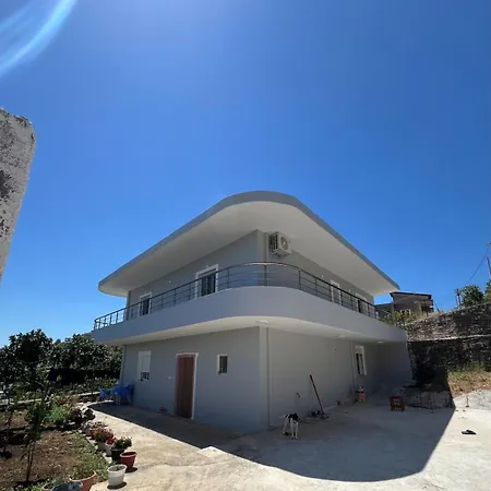 Apartment Valley Oasis - Modern With View *